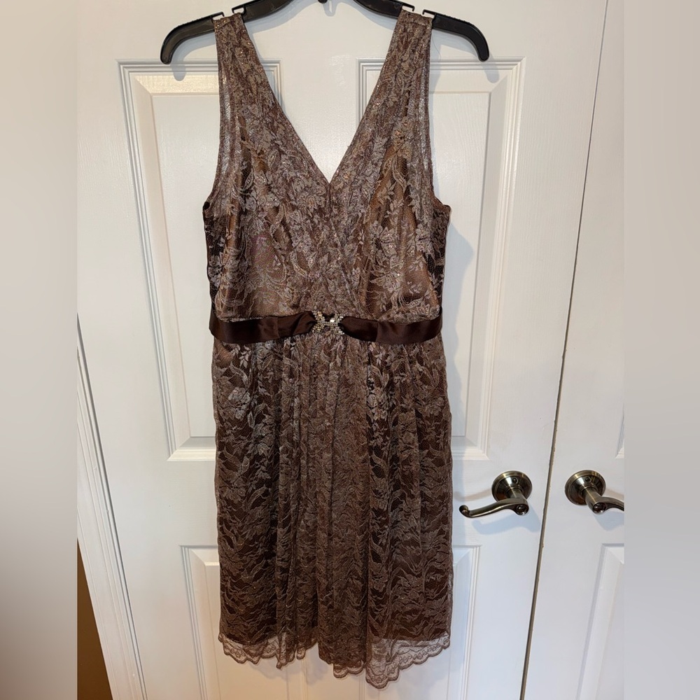 Elegant Lace V-Neck Brown Evening Dress